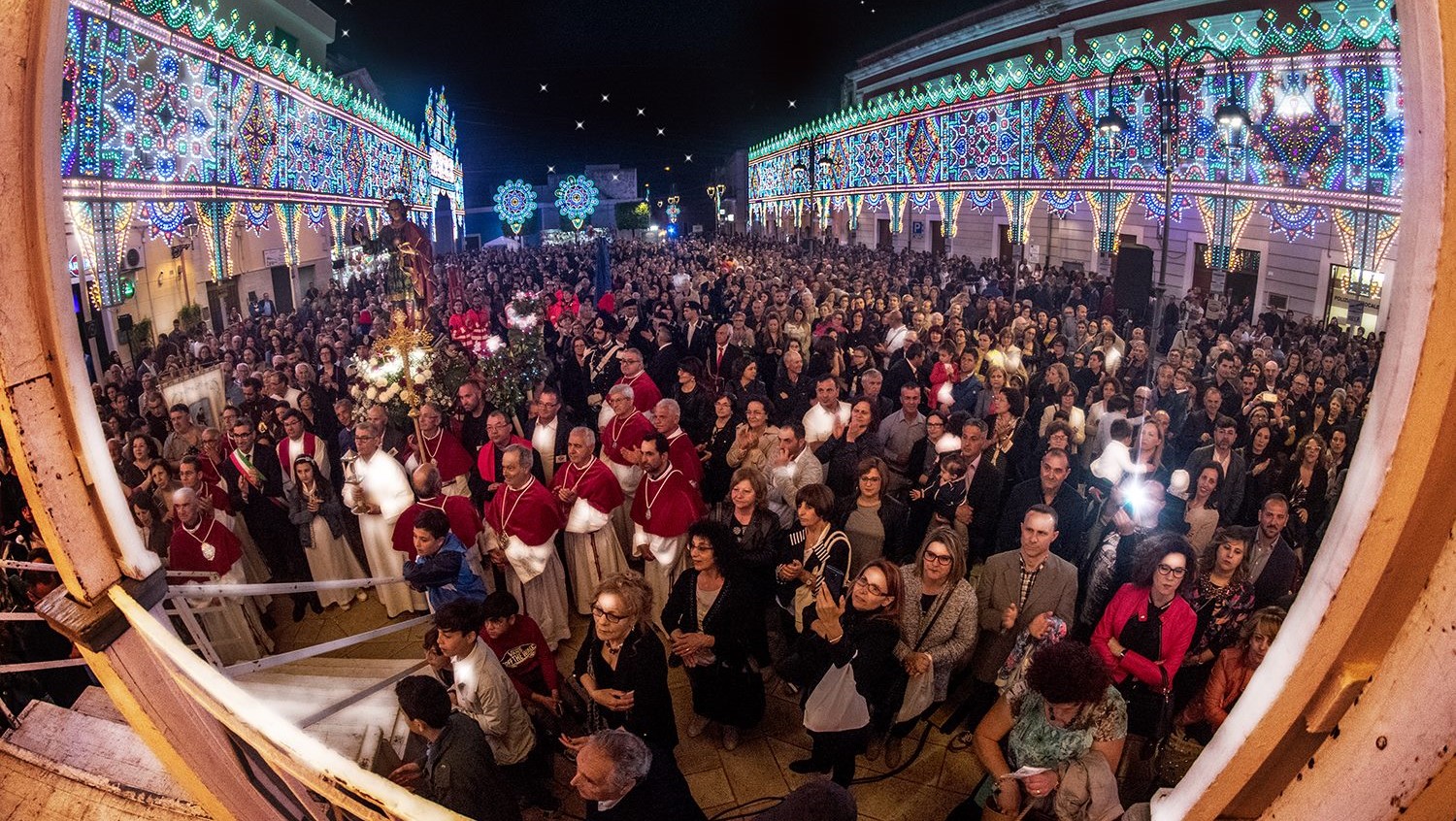 San Pancrazio Salentino (BR), festa patronale 2018, un momento della processione col simulacro di San Pancrazio in piazza Umberto I (foto Eupremio Spinelli)