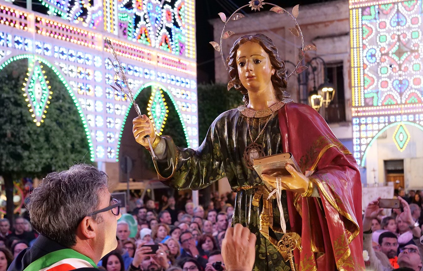 San Pancrazio Salentino (BR), festa patronale 2019, il sindaco consegna le chiavi della città a San Pancrazio (foto Eupremio Spinelli)