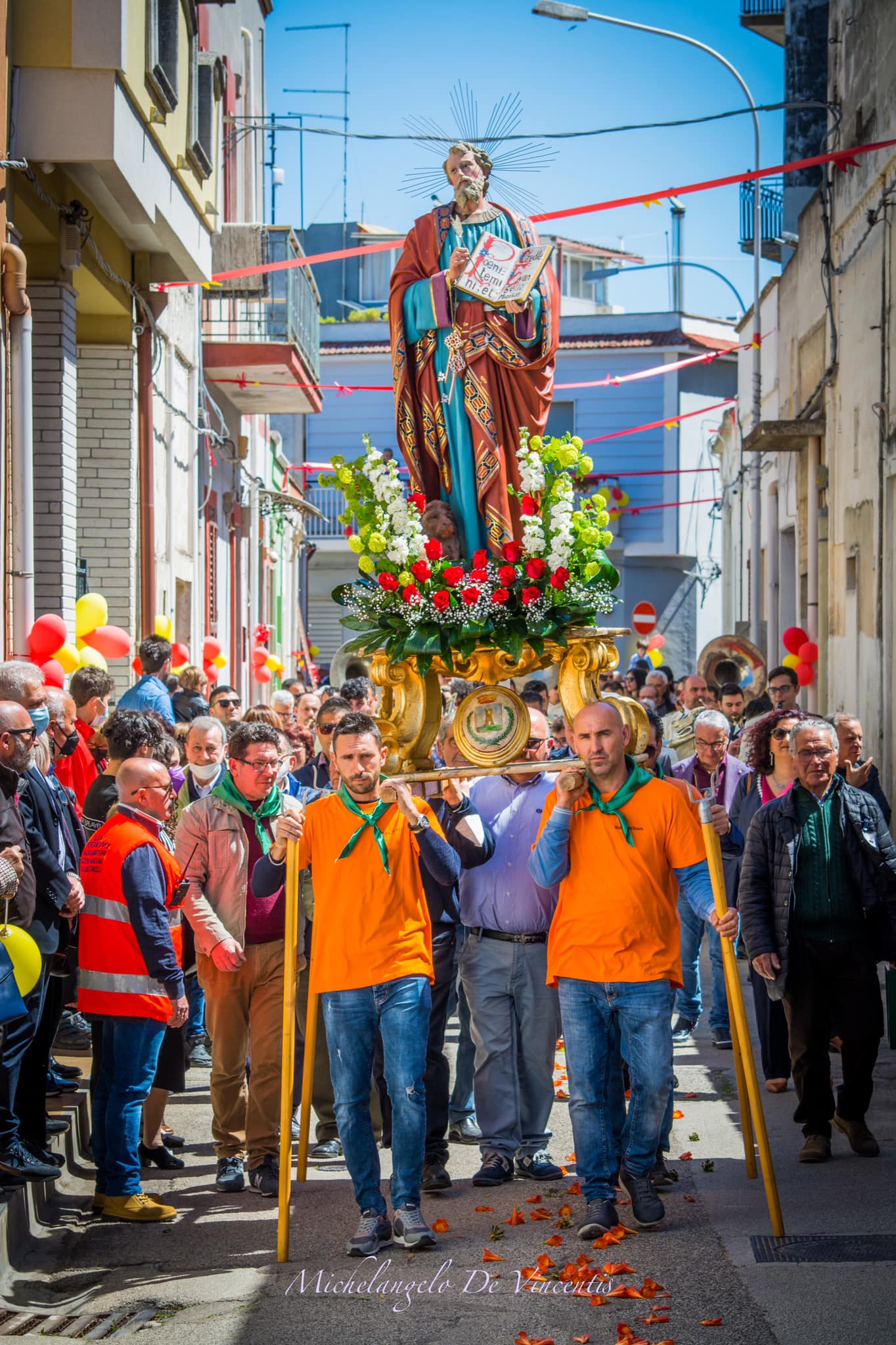 Torricella (TA), processione mattutina del 25 aprile 2022 col simulacro del santo patrono (foto Michelangelo De Vincentis)