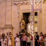 Acquarica di Lecce (fraz. di Vernole; LE), festa patronale del 20-21 agosto, uscita della processione col simulacro di San Gregorio Nazianzeno