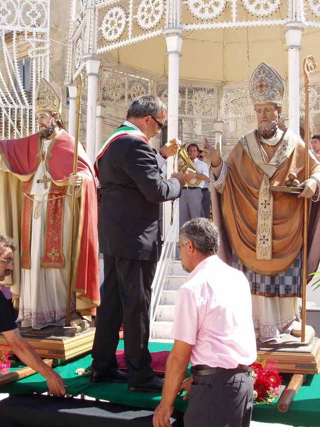 Caprarica di Lecce (LE), il sindaco consegna le chiavi della città ai due compatroni, festa patronale di giugno