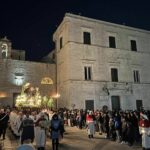 Ruvo di Puglia (BA), uscita della processione degli Otto Santi dalla chiesa di San Rocco, Settimana Santa 2023