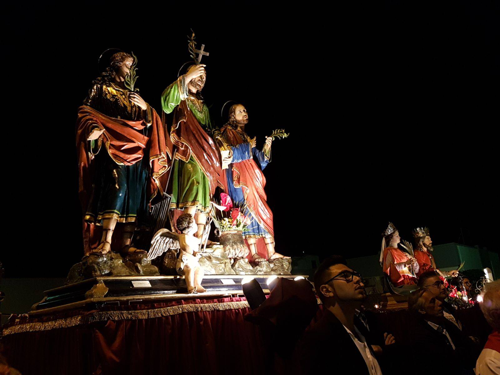 Vaste (fraz. di Poggiardo; LE), festa patronale del 10 maggio, processione con i simulacri dei Santi Alfio, Filadelfio e Cirino, di Santa Benedetta di Locuste e di San Vitalio